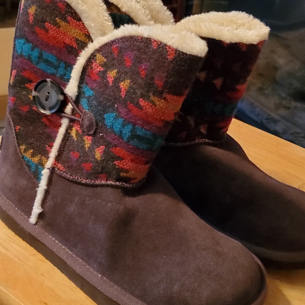 American eagle Aztec boots size 6